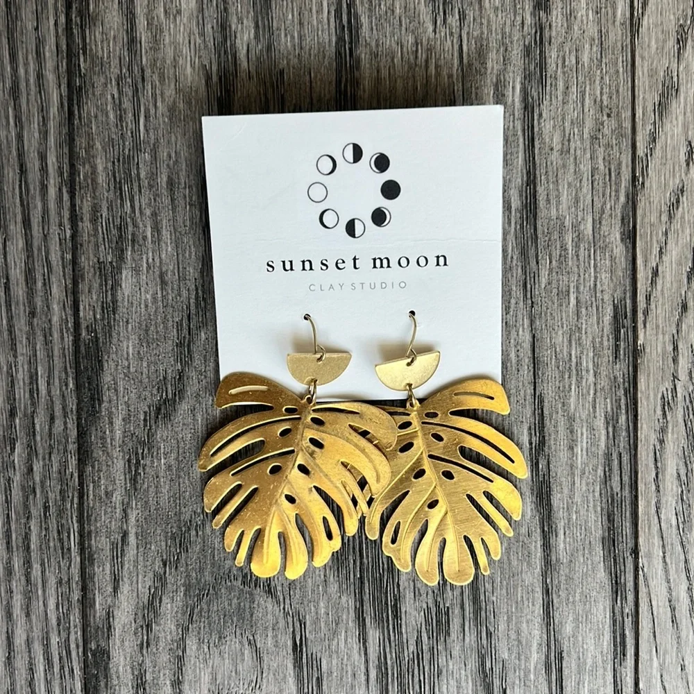 🌼HANDMADE🌼 Brass Monstera Leaf Earrings, Large